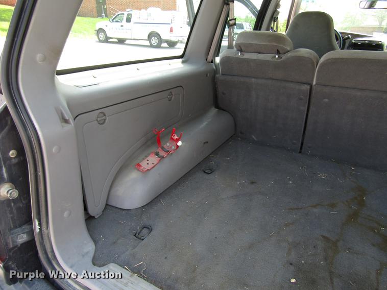 image for item DF8066 2000 Ford Explorer SUV