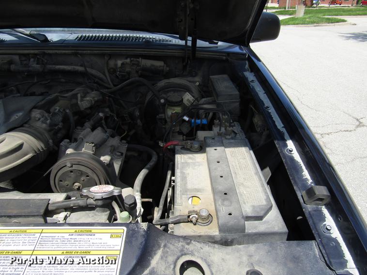 image for item DF8066 2000 Ford Explorer SUV