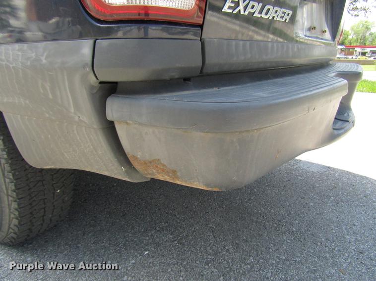 image for item DF8066 2000 Ford Explorer SUV