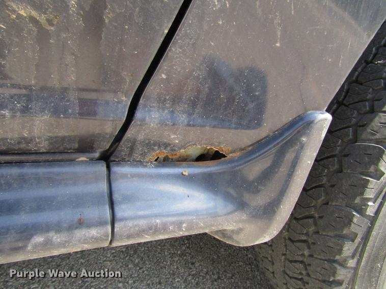 image for item DF8066 2000 Ford Explorer SUV