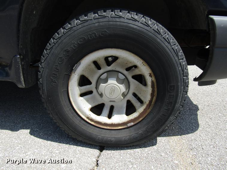 image for item DF8066 2000 Ford Explorer SUV