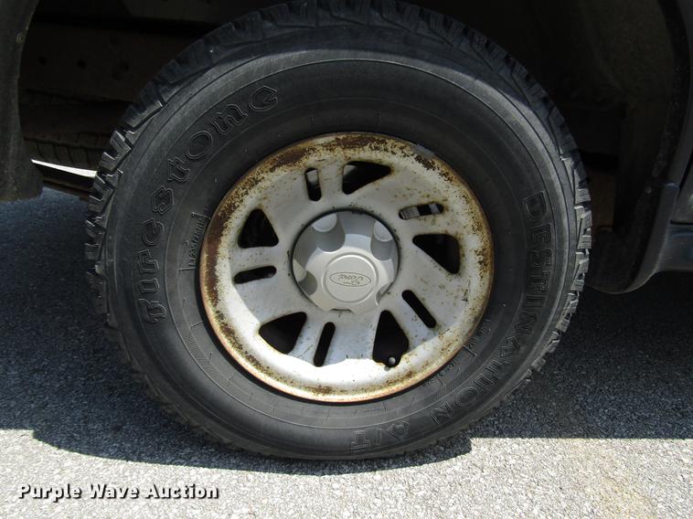 image for item DF8066 2000 Ford Explorer SUV