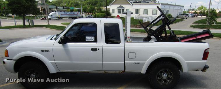 image for item DF8067 2001 Ford Ranger SuperCab pickup truck