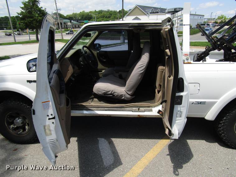 image for item DF8067 2001 Ford Ranger SuperCab pickup truck