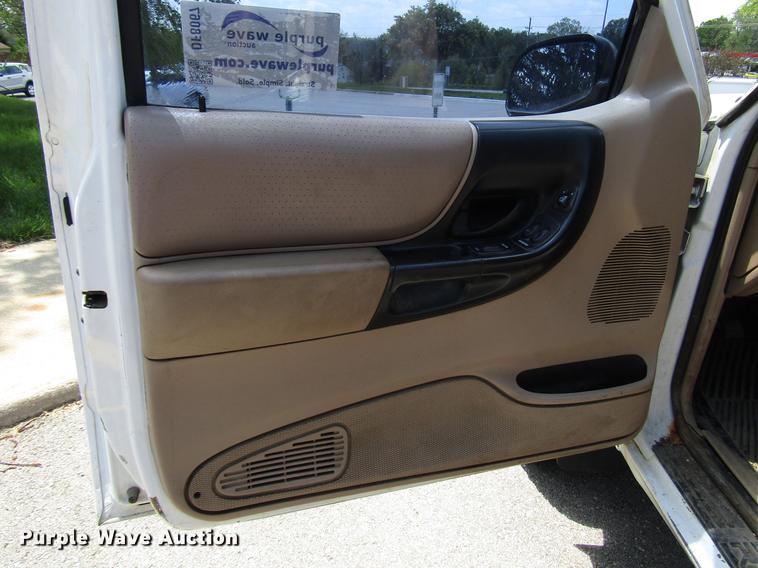 image for item DF8067 2001 Ford Ranger SuperCab pickup truck
