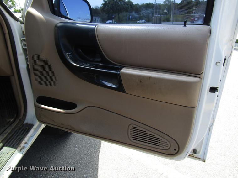 image for item DF8067 2001 Ford Ranger SuperCab pickup truck