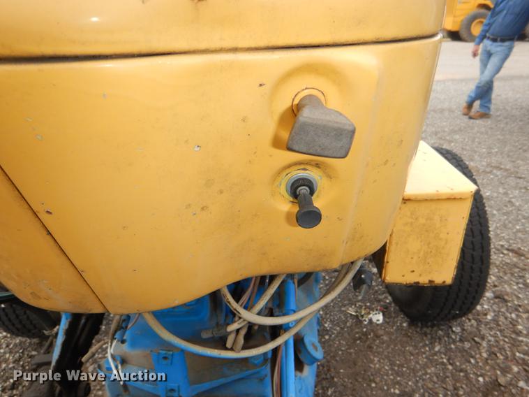 image for item DG1034 1972 Ford C5022B tractor