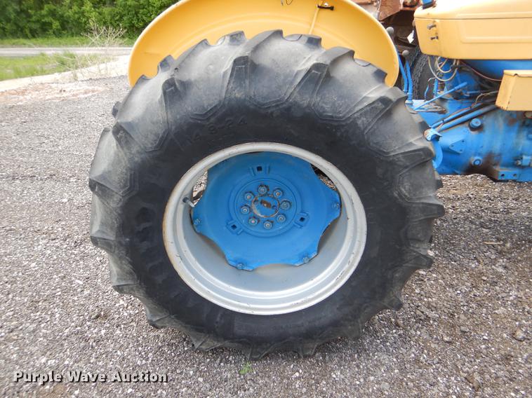 image for item DG1034 1972 Ford C5022B tractor