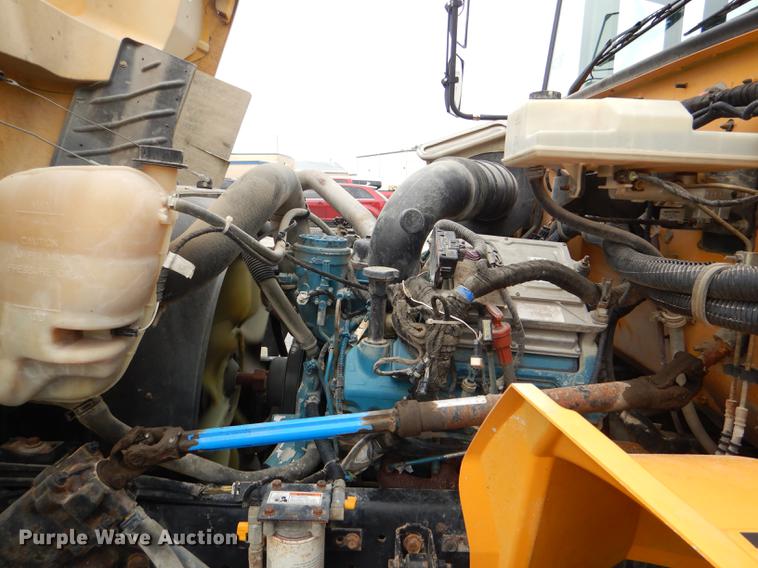 image for item DG1039 2006 International CE200 school bus