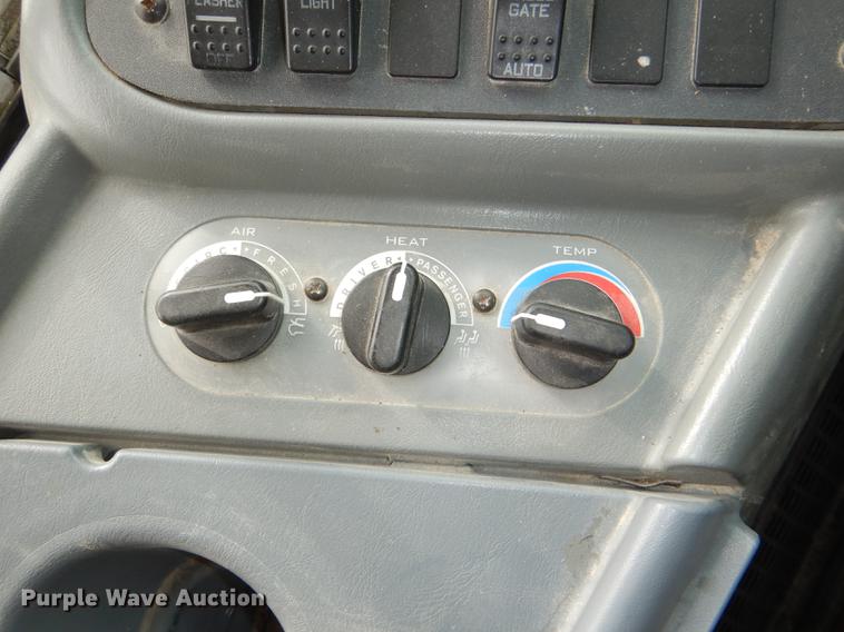 image for item DG1039 2006 International CE200 school bus