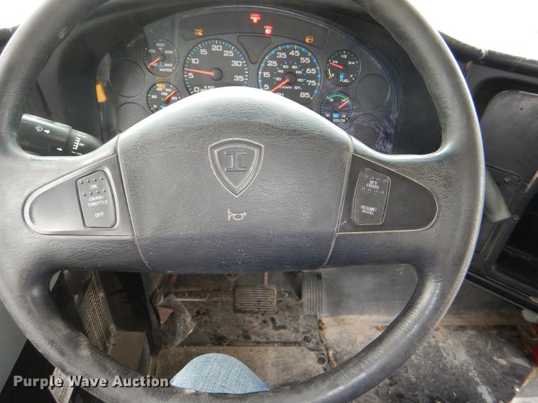 image for item DG1039 2006 International CE200 school bus