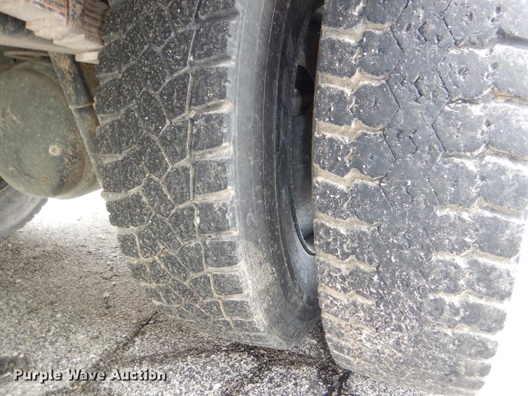 image for item DG1039 2006 International CE200 school bus