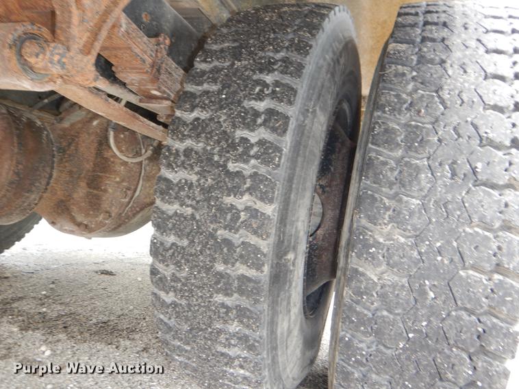 image for item DG1039 2006 International CE200 school bus