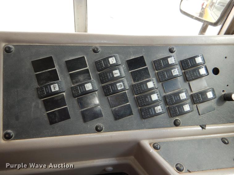 image for item DG1060 2004 International school bus