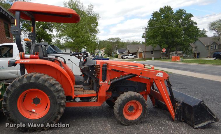image for item DG1066 Kubota L3130D tractor