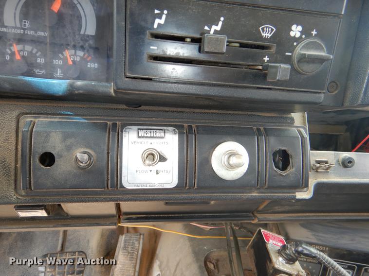 image for item DG1079 1994 GMC TopKick C5500 dump truck