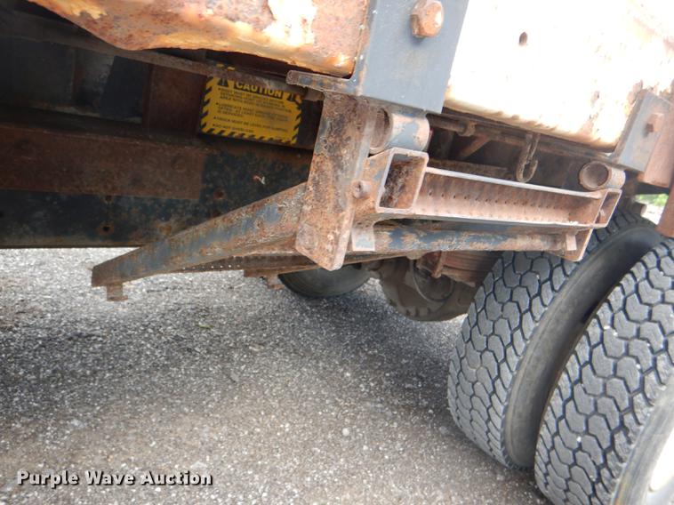 image for item DG1079 1994 GMC TopKick C5500 dump truck