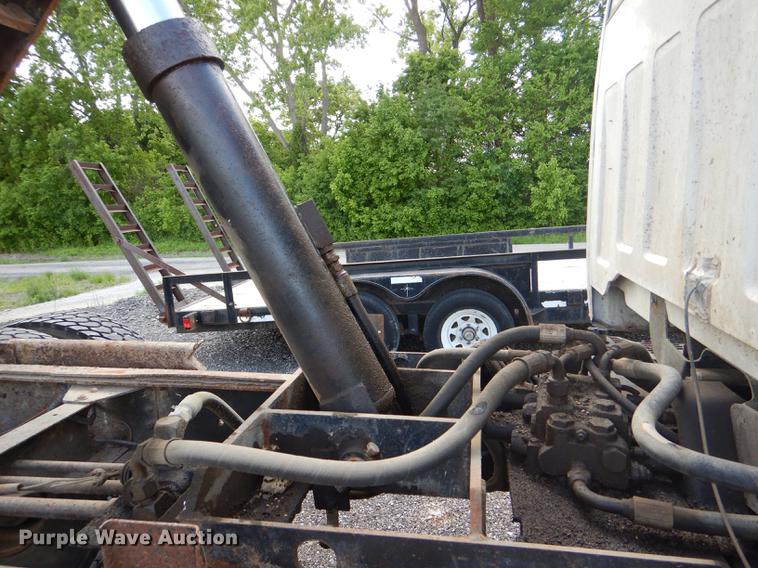 image for item DG1079 1994 GMC TopKick C5500 dump truck