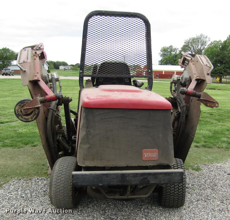image for item EH9429 (2) 2003 Toro Groundmaster 400D lawn mowers