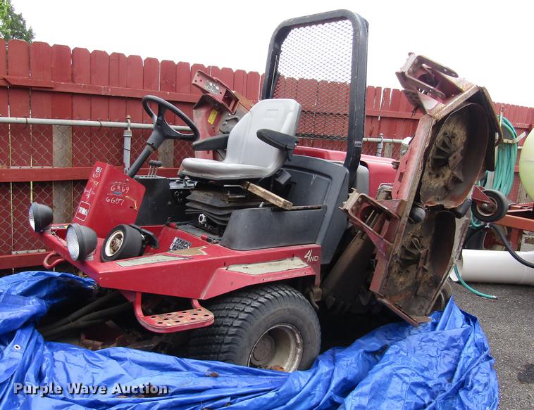 image for item EH9429 (2) 2003 Toro Groundmaster 400D lawn mowers