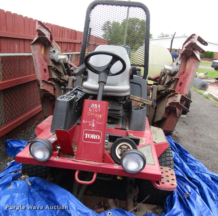 image for item EH9429 (2) 2003 Toro Groundmaster 400D lawn mowers