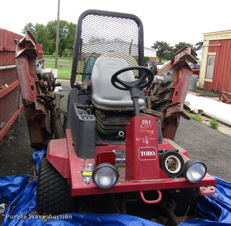 image for item EH9429 (2) 2003 Toro Groundmaster 400D lawn mowers