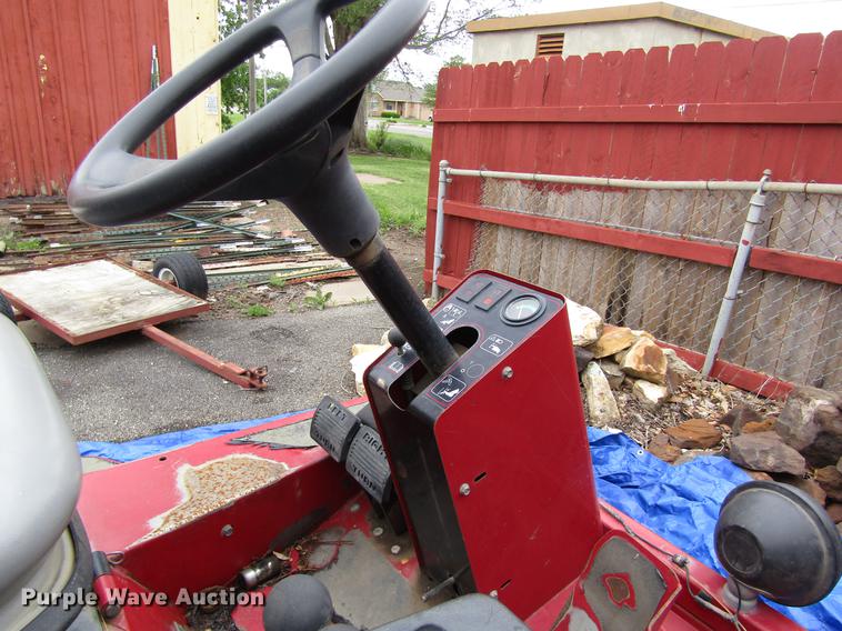 image for item EH9429 (2) 2003 Toro Groundmaster 400D lawn mowers