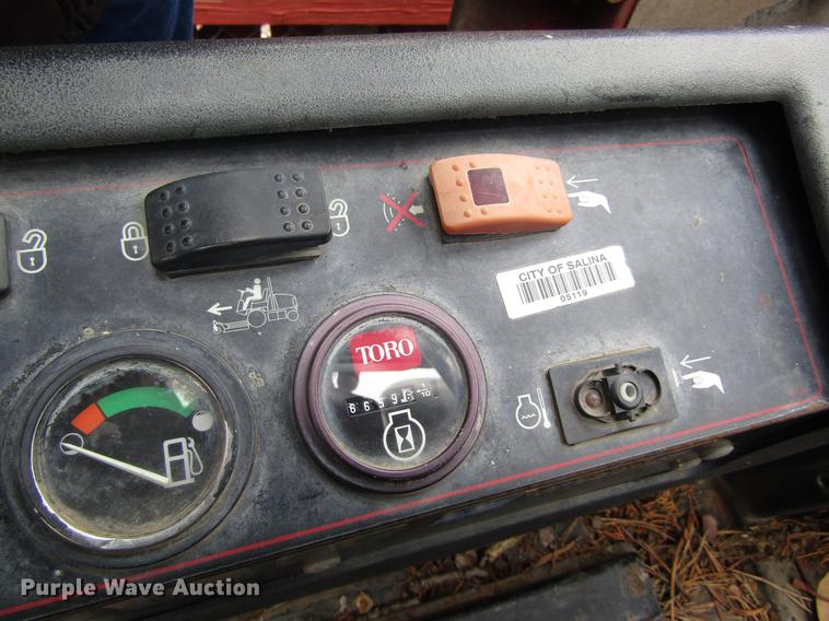 image for item EH9429 (2) 2003 Toro Groundmaster 400D lawn mowers