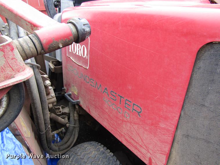 image for item EH9429 (2) 2003 Toro Groundmaster 400D lawn mowers
