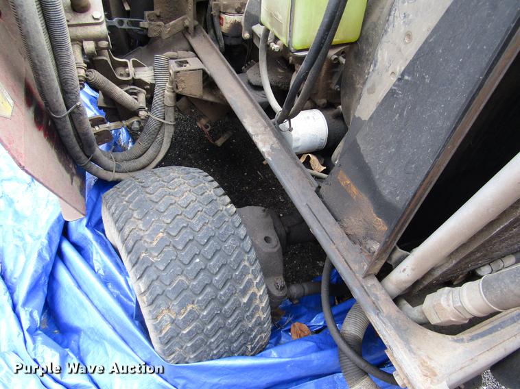 image for item EH9429 (2) 2003 Toro Groundmaster 400D lawn mowers