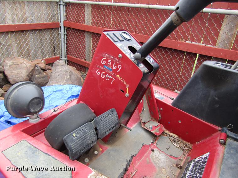 image for item EH9429 (2) 2003 Toro Groundmaster 400D lawn mowers