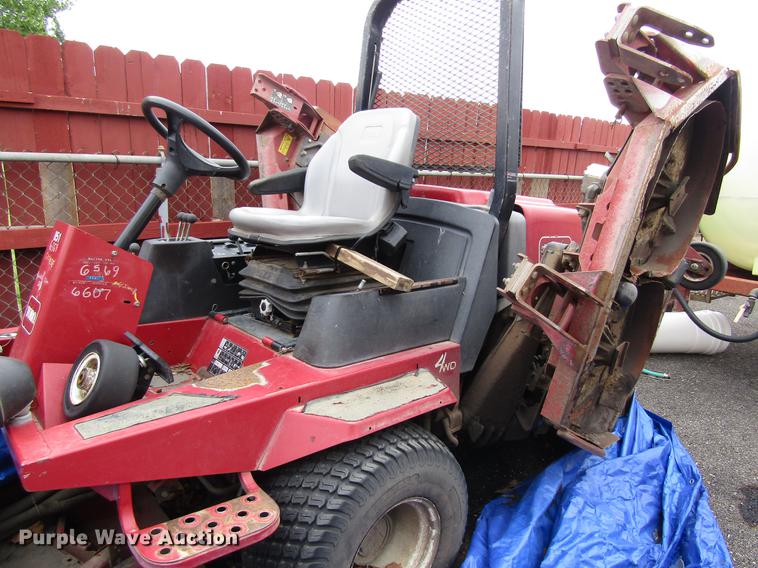 image for item EH9429 (2) 2003 Toro Groundmaster 400D lawn mowers