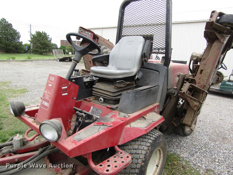 image for item EH9429 (2) 2003 Toro Groundmaster 400D lawn mowers