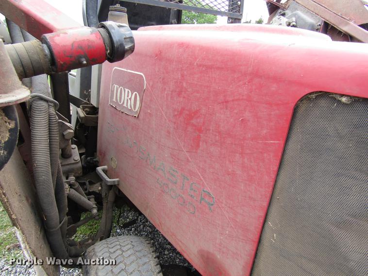 image for item EH9429 (2) 2003 Toro Groundmaster 400D lawn mowers