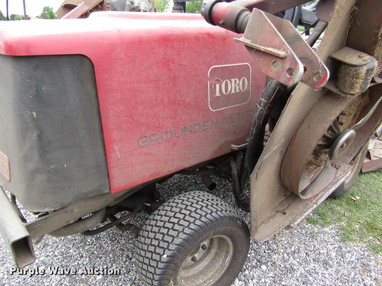 image for item EH9429 (2) 2003 Toro Groundmaster 400D lawn mowers