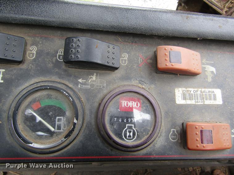 image for item EH9429 (2) 2003 Toro Groundmaster 400D lawn mowers