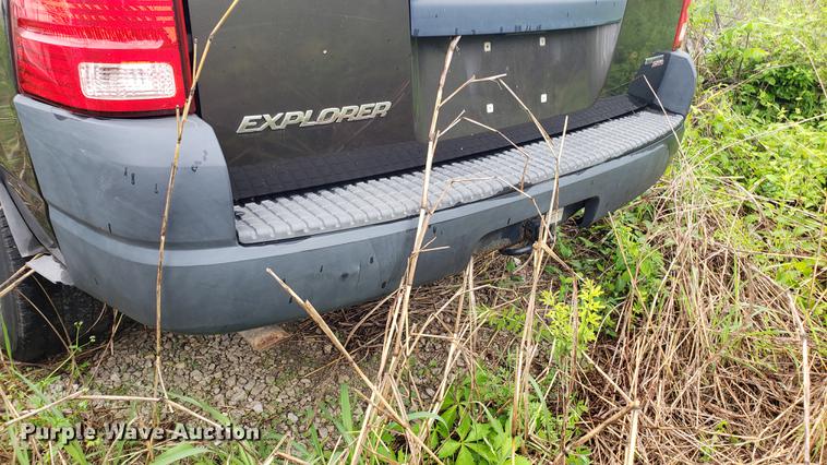 image for item EN9937 2005 Ford Explorer SUV