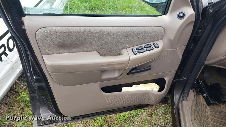 image for item EN9937 2005 Ford Explorer SUV