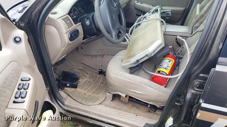 image for item EN9937 2005 Ford Explorer SUV