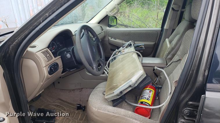 image for item EN9937 2005 Ford Explorer SUV