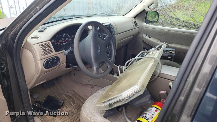 image for item EN9937 2005 Ford Explorer SUV