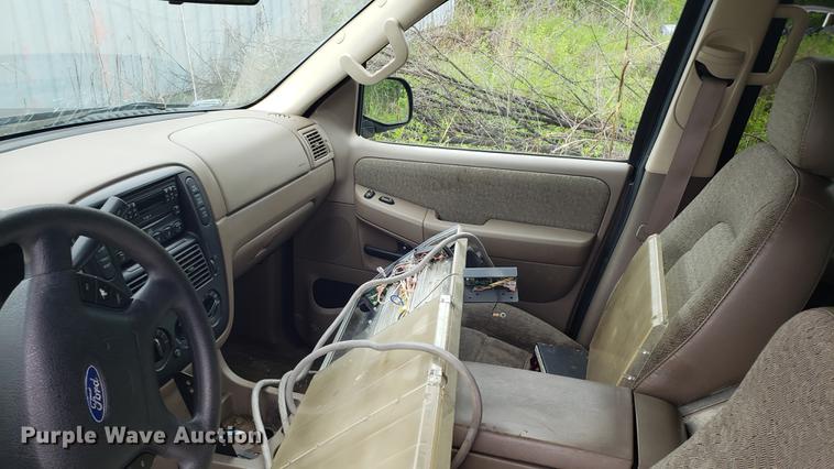 image for item EN9937 2005 Ford Explorer SUV