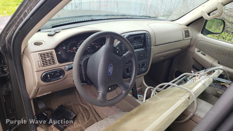 image for item EN9937 2005 Ford Explorer SUV