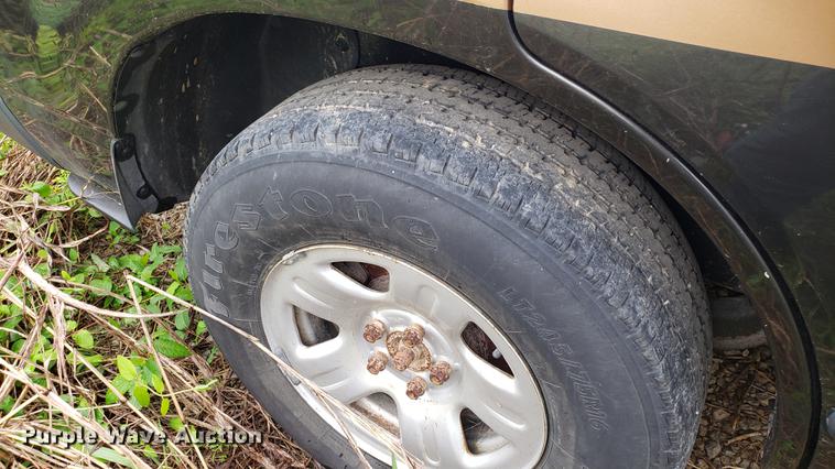 image for item EN9937 2005 Ford Explorer SUV