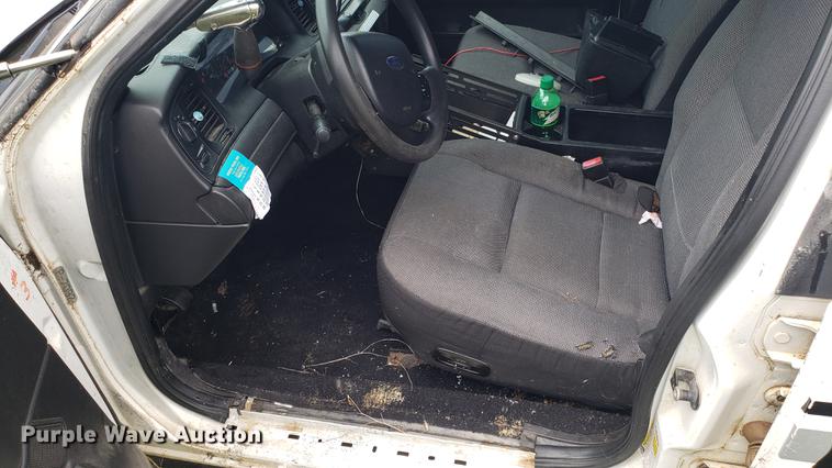 image for item EN9940 2007 Ford Crown Victoria Police Interceptor