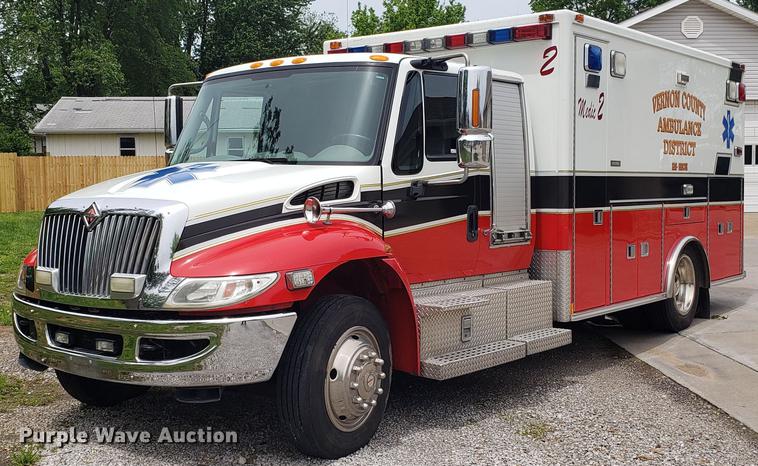 image for item EN9943 2009 International DuraStar 4300 ambulance