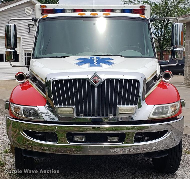 image for item EN9943 2009 International DuraStar 4300 ambulance