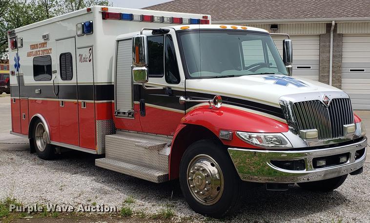 image for item EN9943 2009 International DuraStar 4300 ambulance