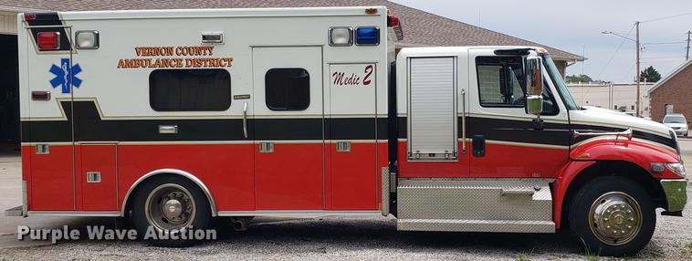 image for item EN9943 2009 International DuraStar 4300 ambulance