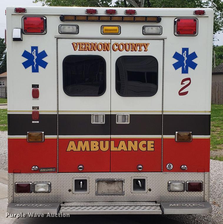 image for item EN9943 2009 International DuraStar 4300 ambulance